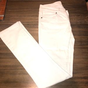 Lightly Worn White Jeans FIT LIKE A 6!